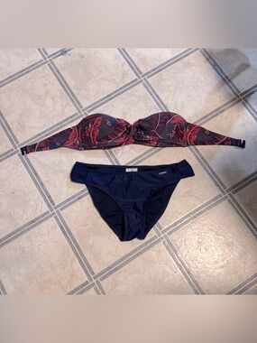 Ripzone strapless swimsuit - twist-front bandeau bikini top & matching bottoms.